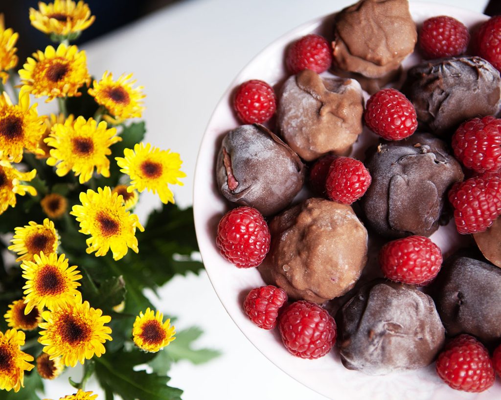 Closer look to Frozen Cherry Ripe Protein Bites