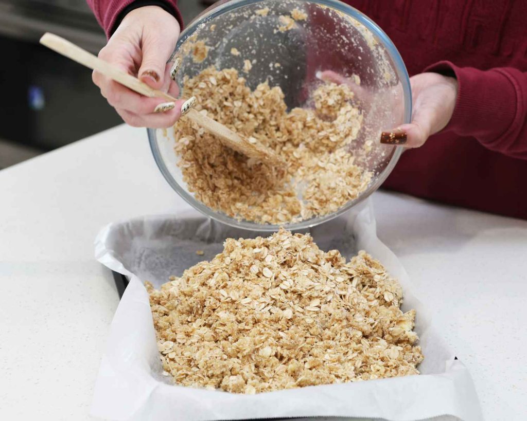 Adding the mixture to a tin