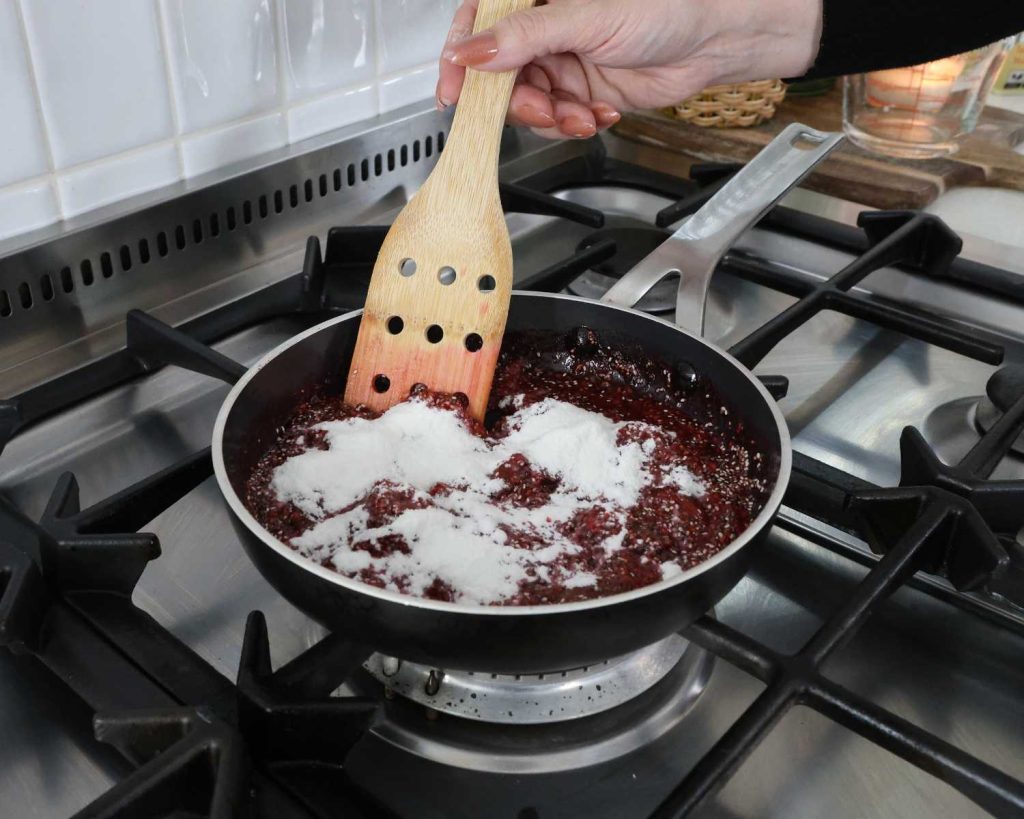 Adding tasteless fibre to the pan